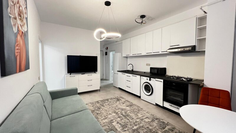 Doua camere, apartament mobilat si utilat, curte engleza, liber.